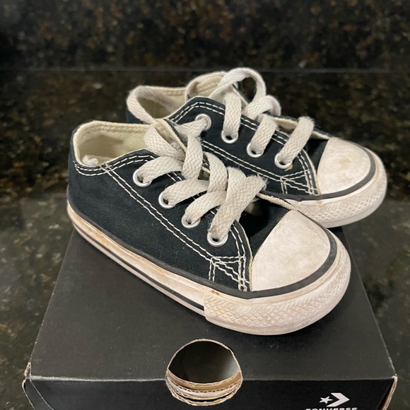 Chuck Taylor Converse Toddler Black and White - Picture 6 of 6